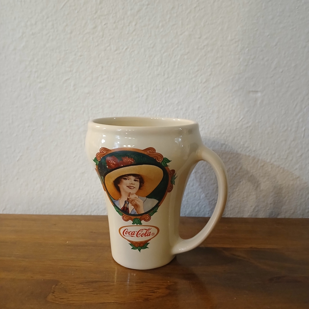 📍Coca Cola Cream Mug with Vintage Lady Design